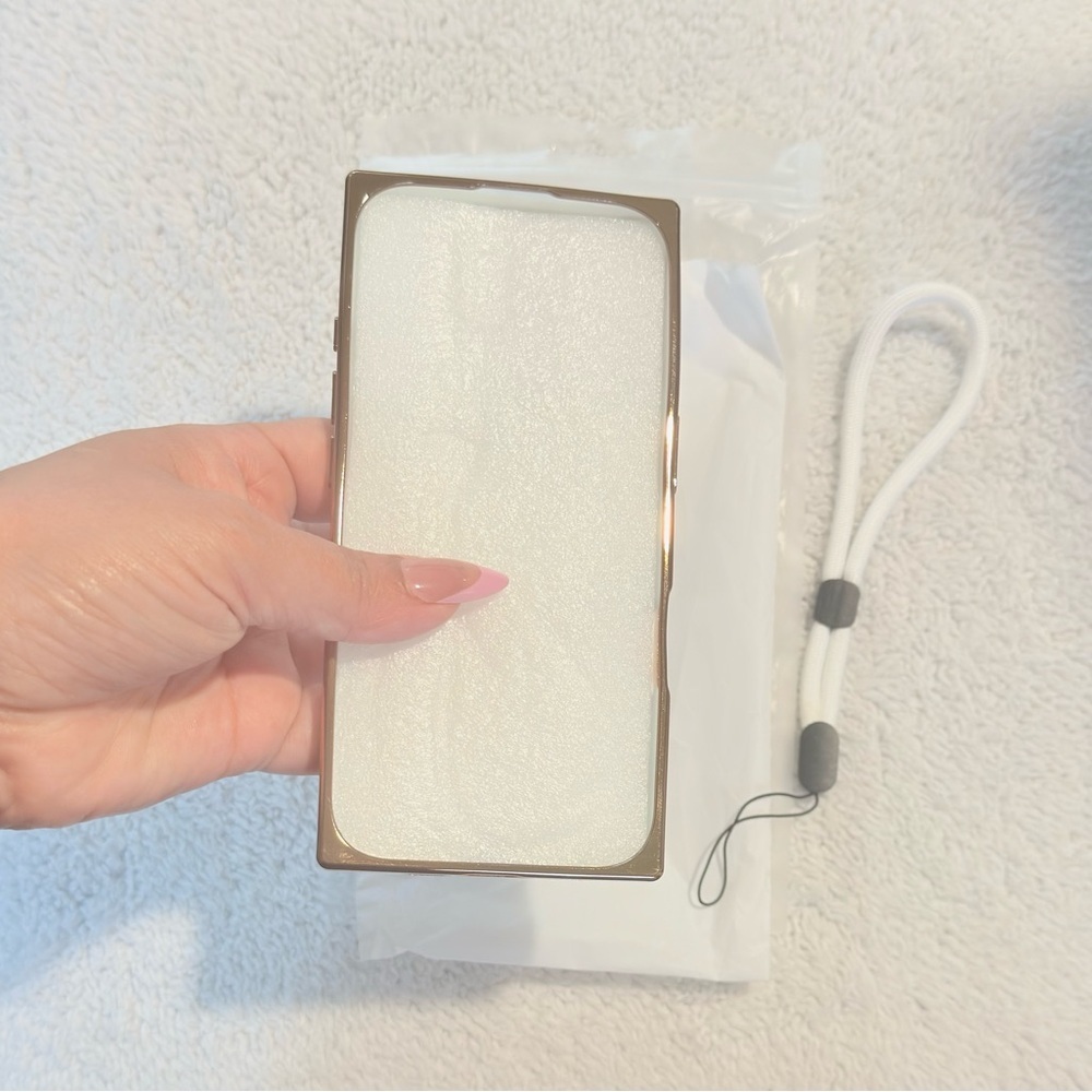 Luxury Case for iPhone 16 Pro White/Gold Square Design with MagSafe and strap - Picture 8 of 8